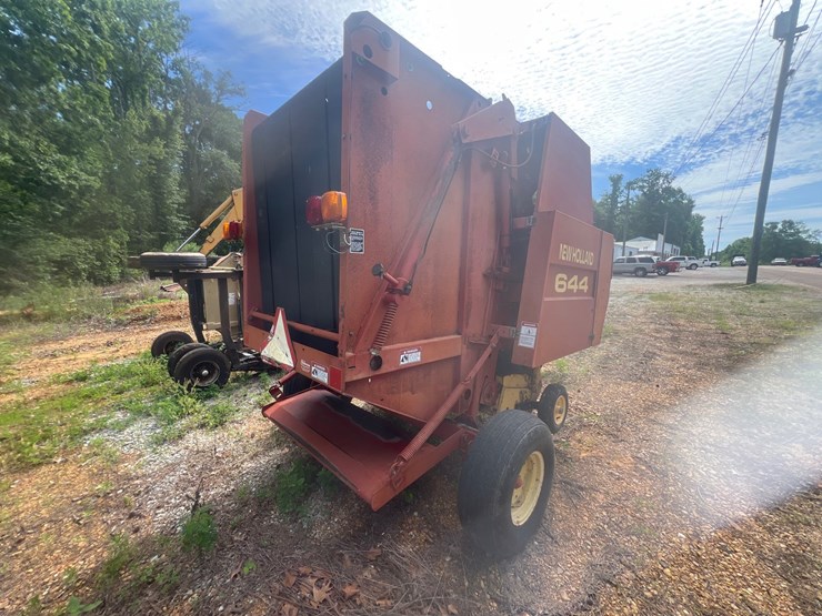 new-holland-644-image-4