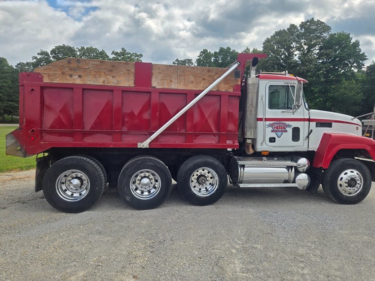 2003-mack-ch613-image-19