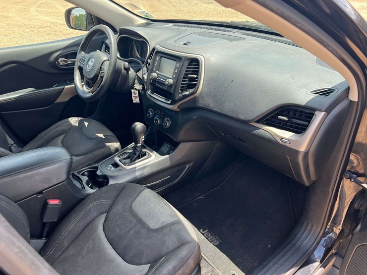 2018-jeep-cherokee-image-19