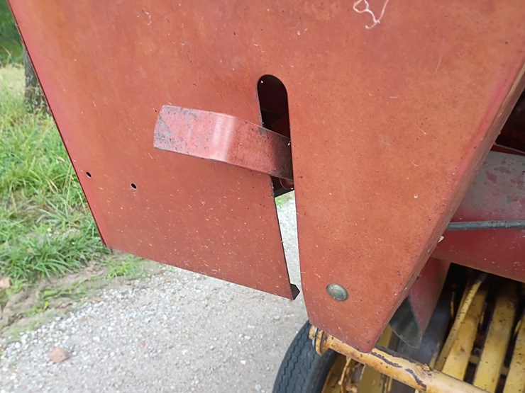 new-holland-660-image-17