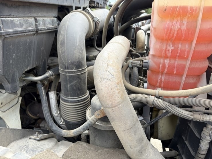 2012-international-7500-dump-truck-image-12