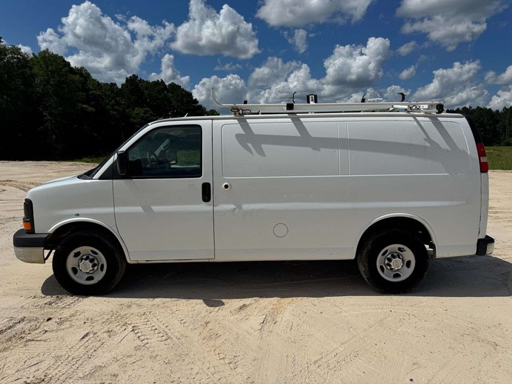 2014-chevrolet-express-2500-image-8
