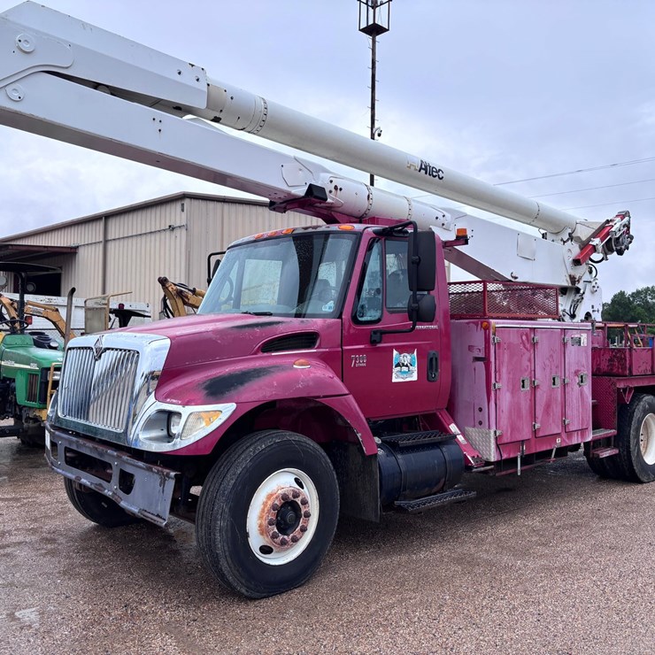 2005 INTERNATIONAL 7300