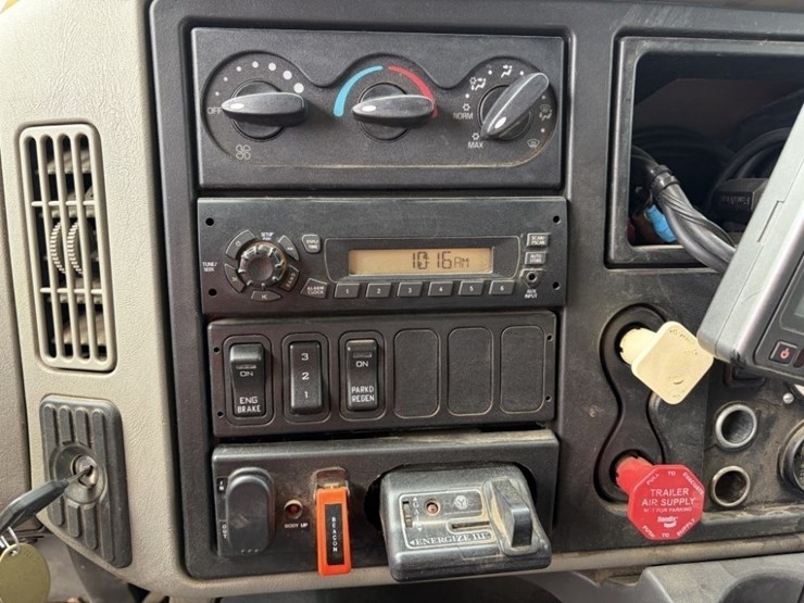 2012-international-7500-dump-truck-image-29