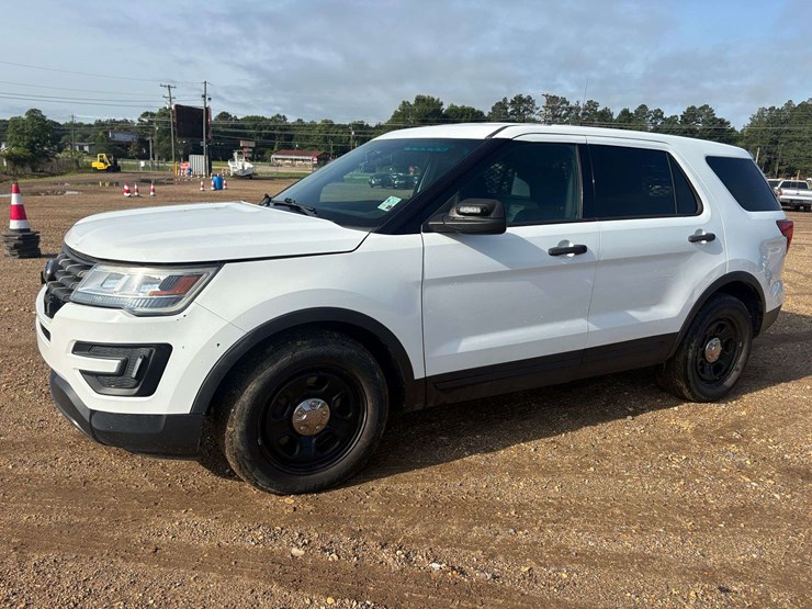 2016-ford-explorer-image-1