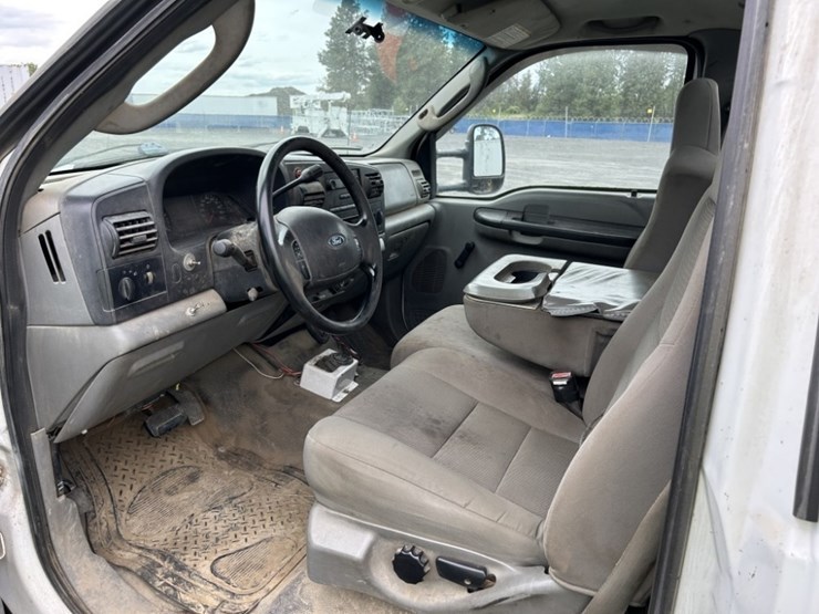 2005-ford-f550-image-21
