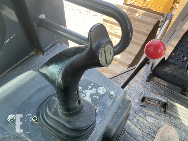 2016-deere-650k-lgp-image-16