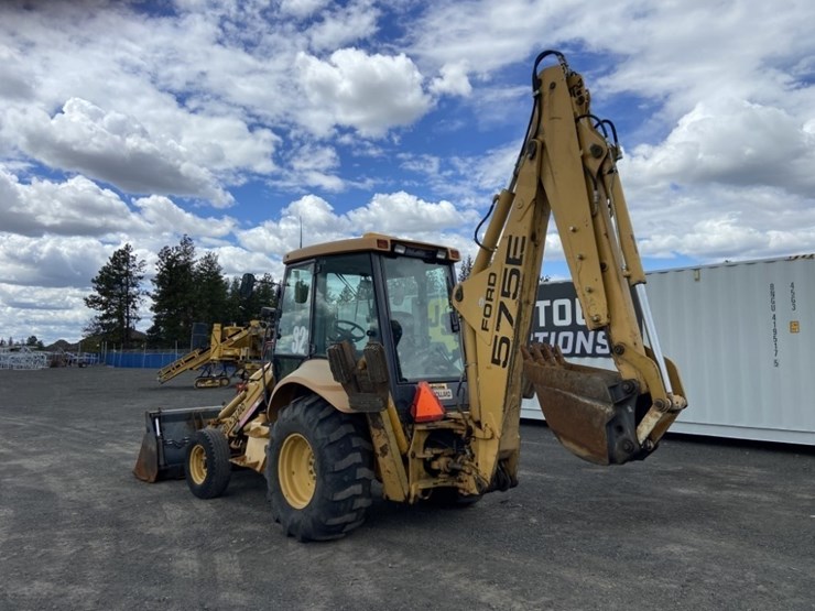 new-holland-575e-image-3