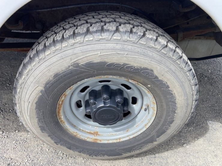 2001-ford-f350-xl-image-40