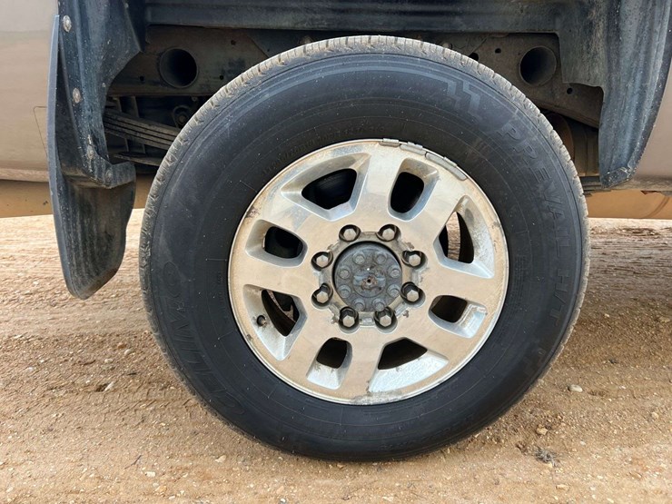 2012-chevrolet-silverado-2500hd-lt-image-17