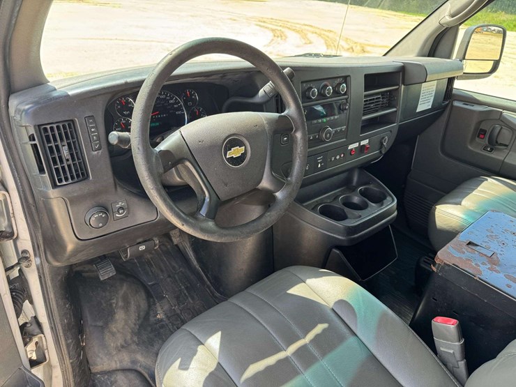 2014-chevrolet-express-2500-image-11