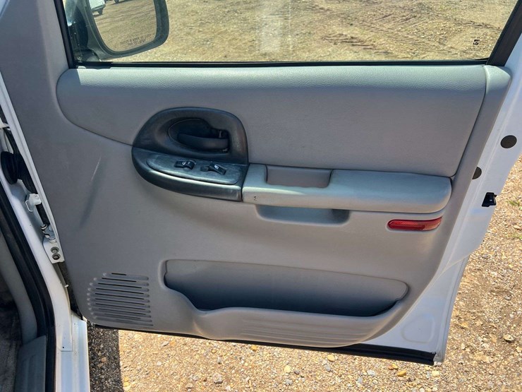2004-chevrolet-venture-image-21
