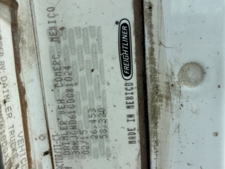 2016-freightliner-coronado-122-sd-image-16