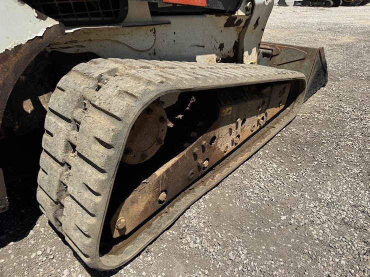 bobcat-t870-image-15