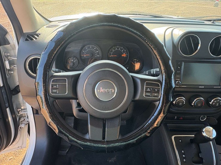 2016-jeep-patriot-sport-image-12