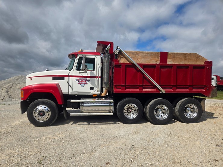 2003-mack-ch613-image-6