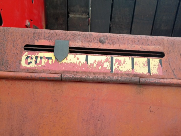 new-holland-660-image-15