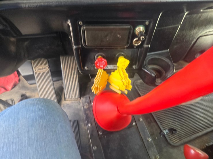 2004-peterbilt-378-image-63