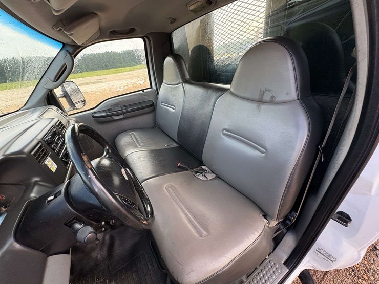 2003-ford-f550-image-15