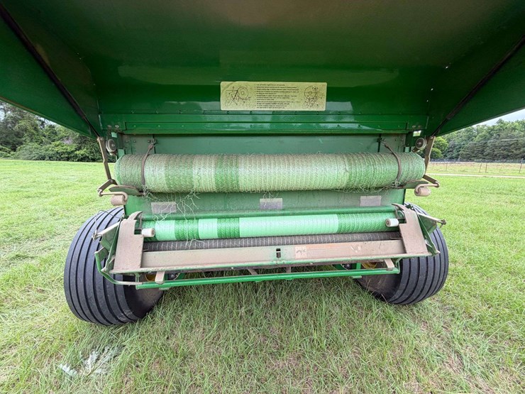 2010-john-deere-568-image-14