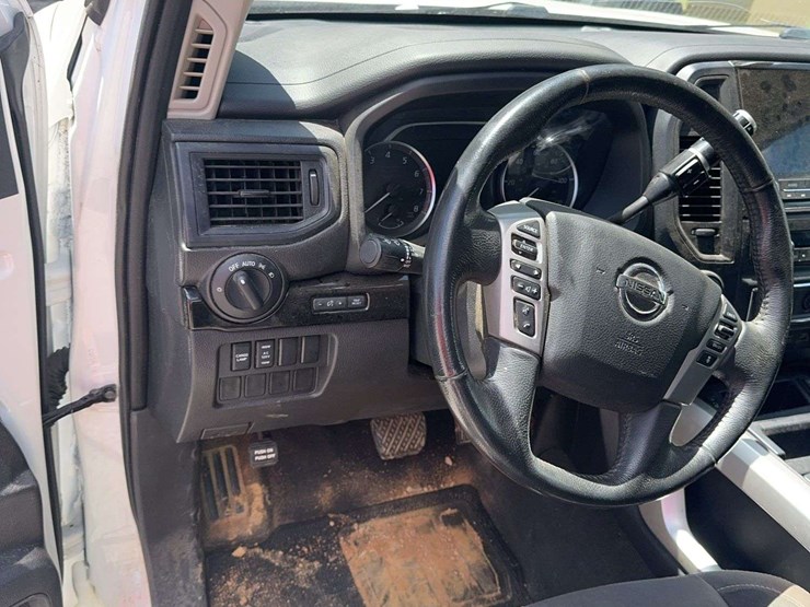 2022-nissan-titan-image-13