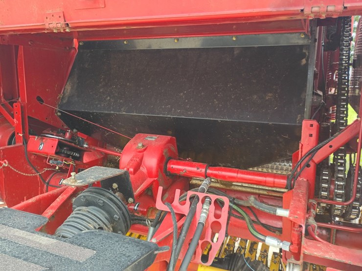 new-holland-br740-image-14
