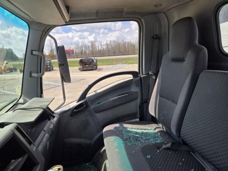 inoperable-2010-isuzu-flatbed-truck-jale5w169a7301-image-11