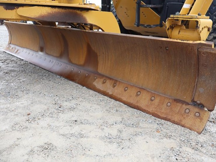 2016-caterpillar-140-image-40
