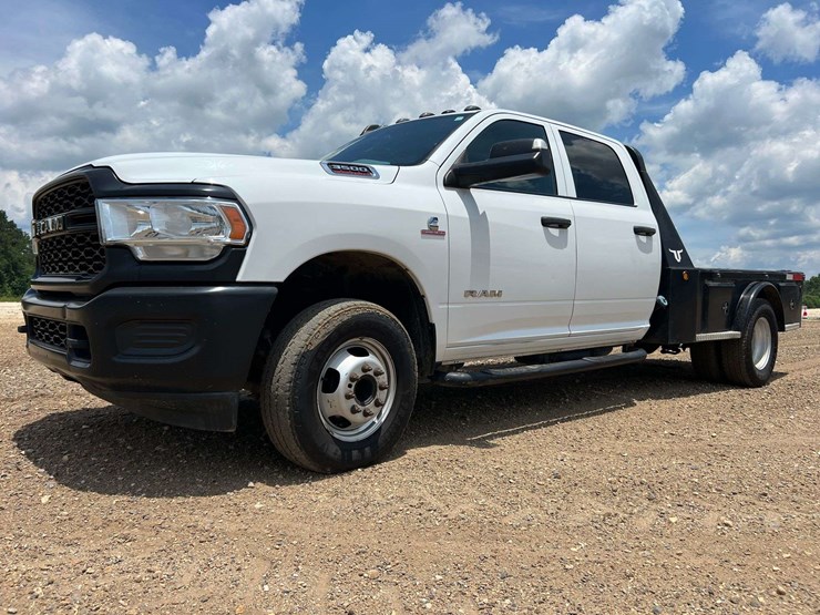 2022-dodge-3500-image-1