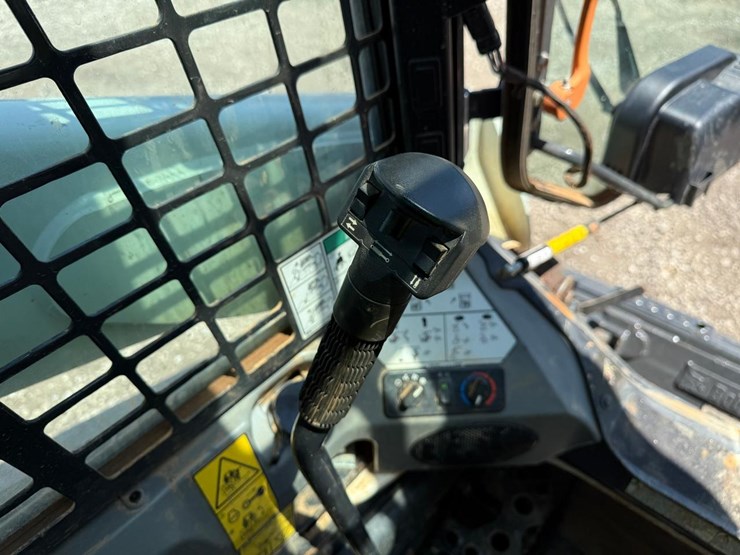2024-bobcat-t770-image-24