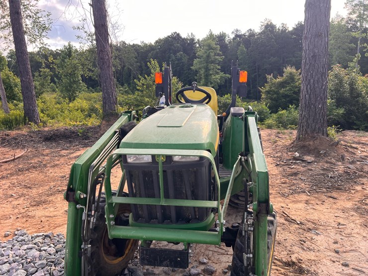 john-deere-3032e-image-2