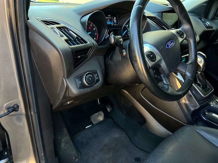 2014-ford-escape-titanium-image-40