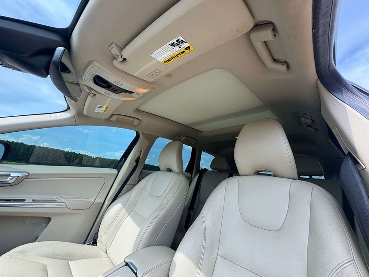 2016-volvo-xc60-image-15