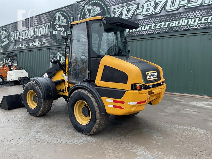 2010-jcb-409-image-2