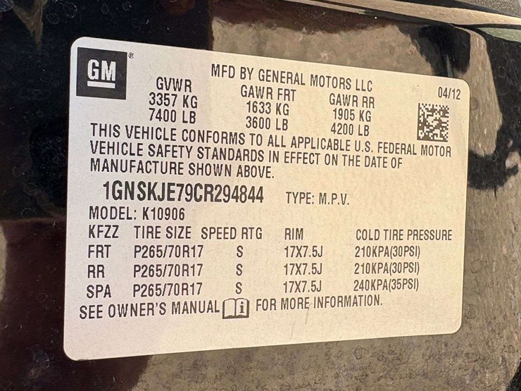 2012-chevrolet-suburban-1500-image-30