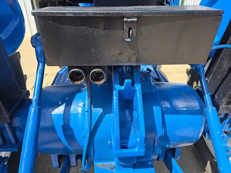 new-holland-3930-image-5
