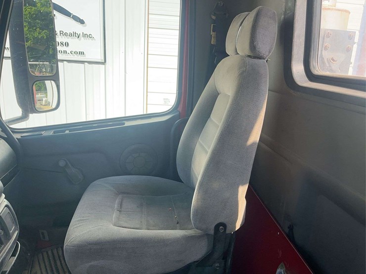 1999-volvo-vn-image-25