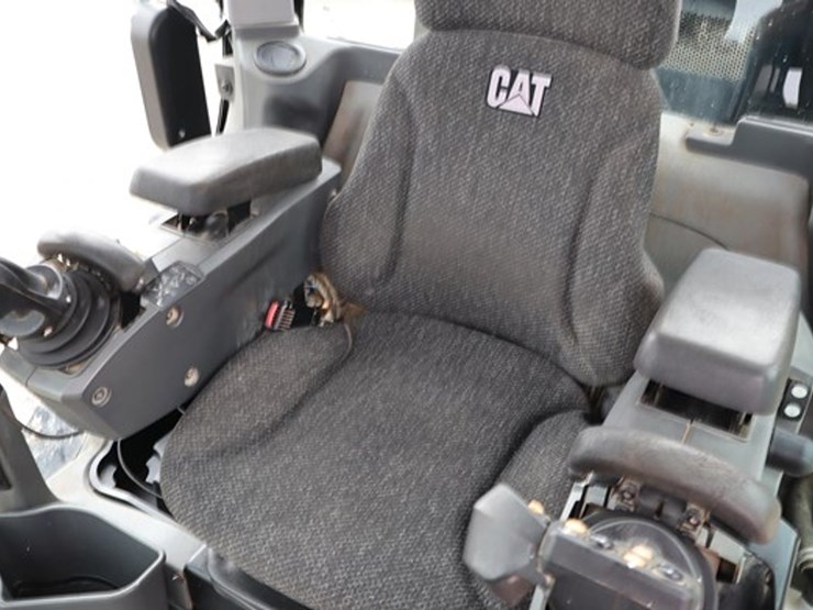 2016-caterpillar-140-image-48