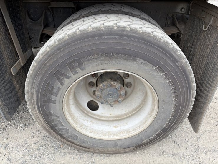2012-international-7500-dump-truck-image-19