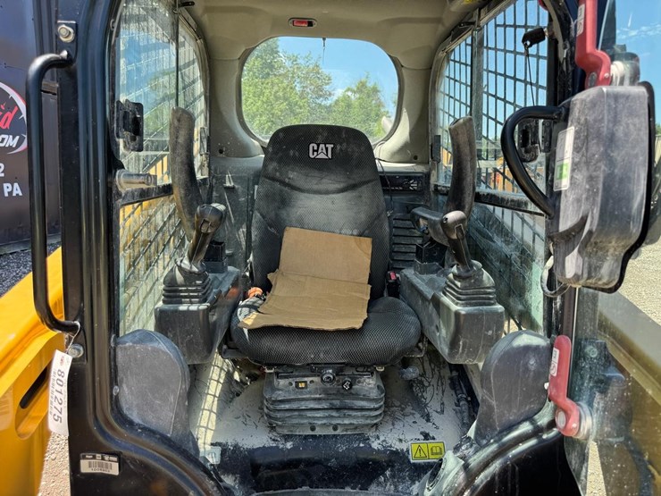 2019-caterpillar-236d3-image-19