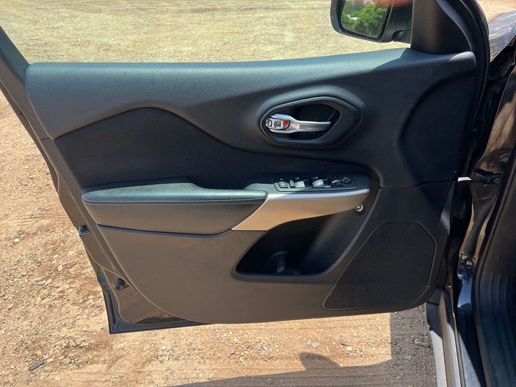 2018-jeep-cherokee-image-9