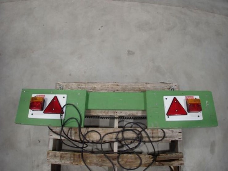 portable-hook-on-trailer-light/signal-bar-image-6
