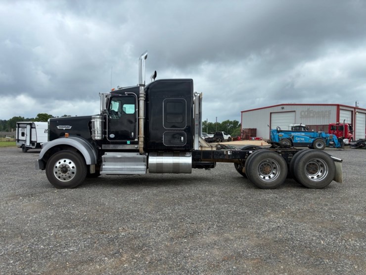 2018-kenworth-w900-image-6