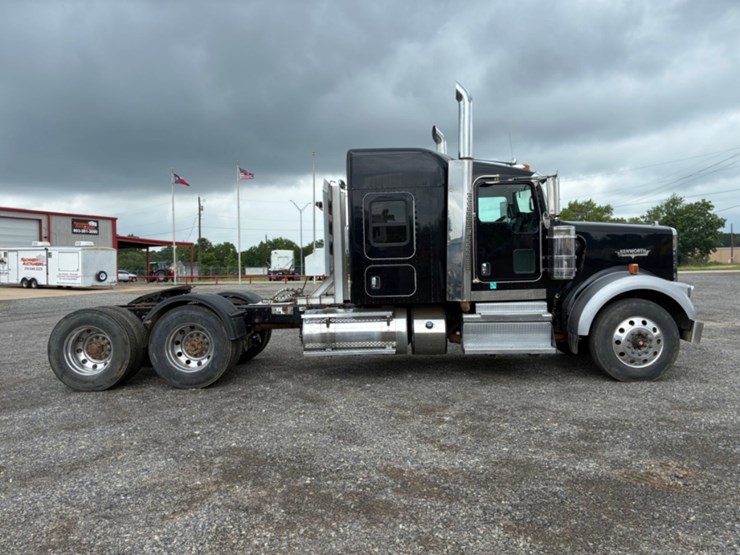 2018-kenworth-w900-image-4
