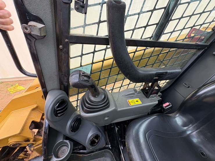 2014-caterpillar-299d-image-13