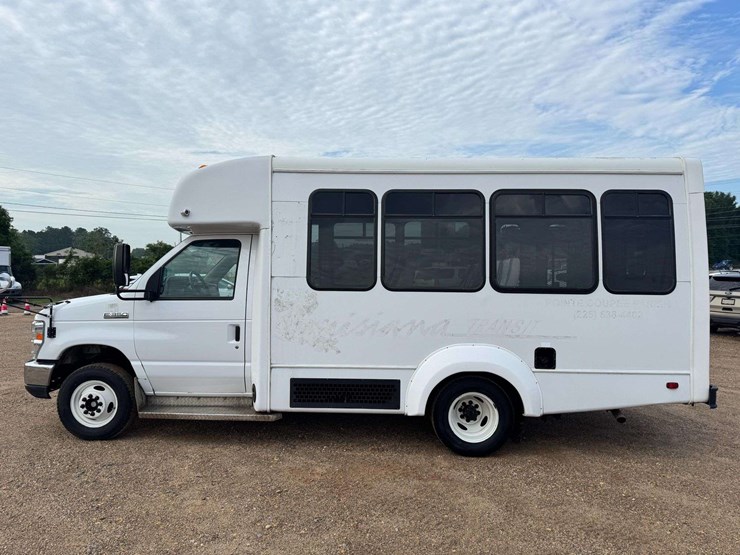 2018-ford-e350-image-8