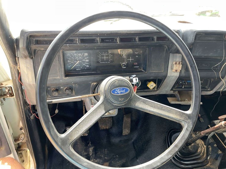 1995-ford-f700-image-12