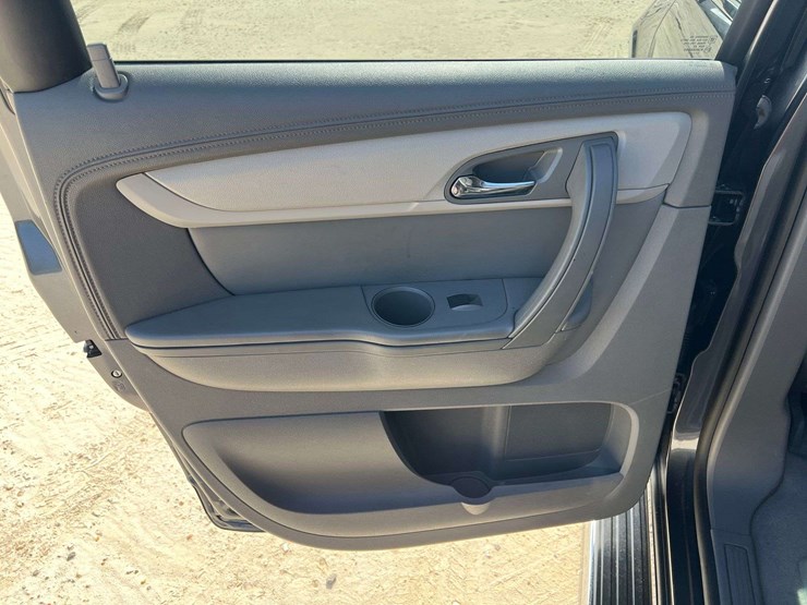 2014-chevrolet-traverse-image-12