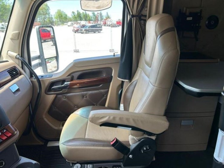2020-kenworth-t680-image-21