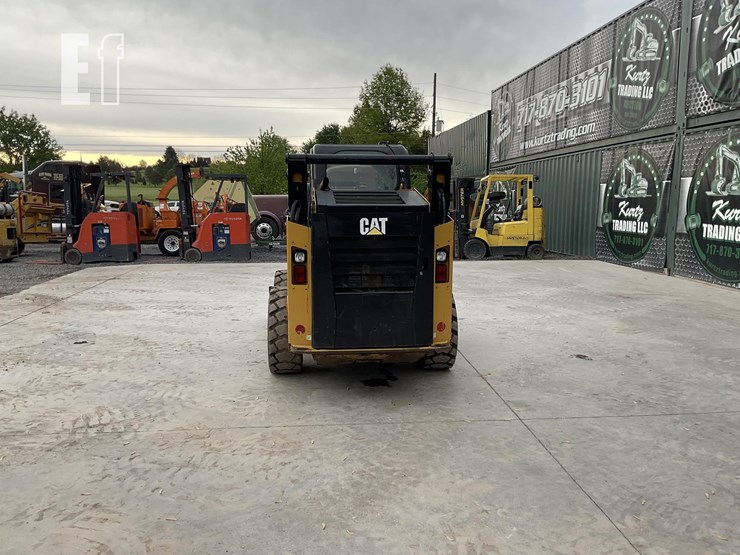 2014-caterpillar-242d-image-3